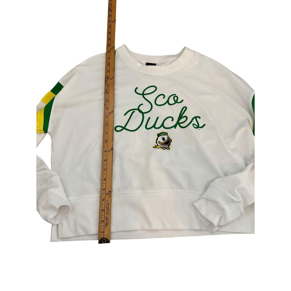 Captivating NCAA Sweatshirt Oregon Ducks Terry Crew Neck White Size Small - Picture 10 of 10